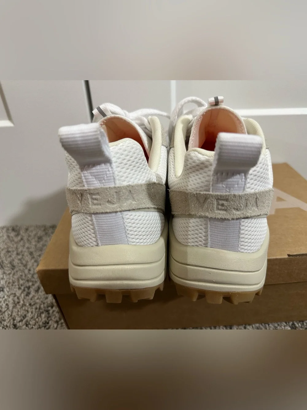 Veja Venturi Alveomesh Sneakers in Cream and White - Picture 3 of 7